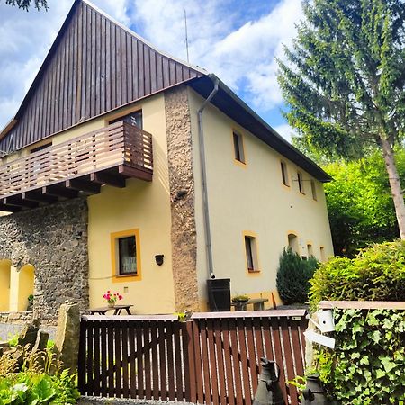 Bed And Breakfast Tvrz Velká Bukovina エクステリア 写真